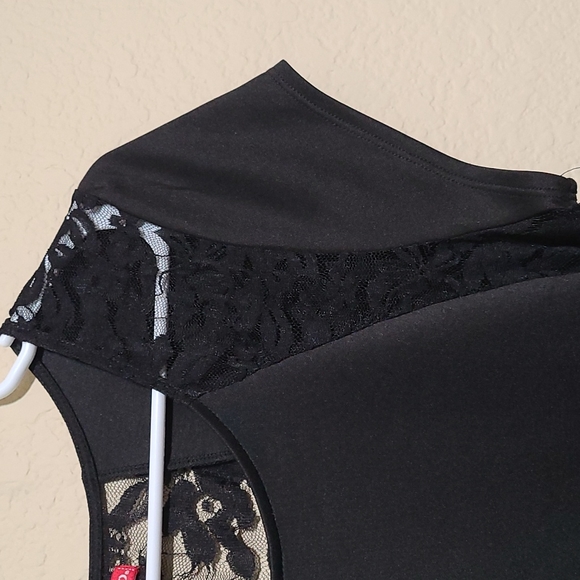 Bongo Lace Bodycon Dress - Picture 3 of 8